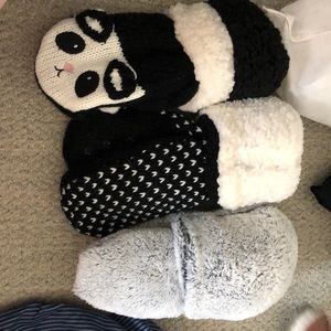 CLOSET CLOSING 1/31 3 pairs of boot socks